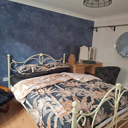 Driftmark Beachfront Location Aberavon Beach Sea Views Large Driveway Parking Private Site Fibre Optic Wi Fi 塔尔伯特港 外观 照片