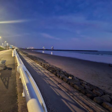 Driftmark Beachfront Location Aberavon Beach Sea Views Large Driveway Parking Private Site Fibre Optic Wi Fi 塔尔伯特港 外观 照片