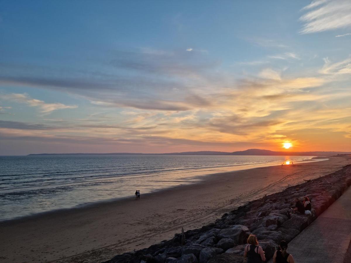 Driftmark Beachfront Location Aberavon Beach Sea Views Large Driveway Parking Private Site Fibre Optic Wi Fi 塔尔伯特港 外观 照片