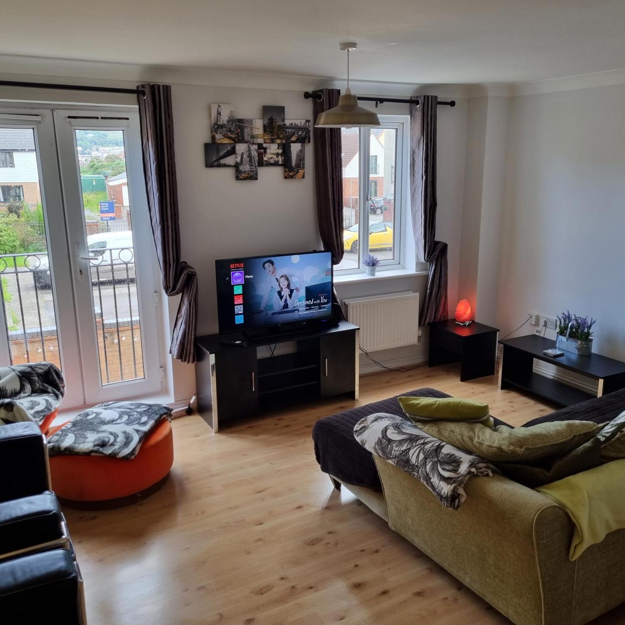 Driftmark Beachfront Location Aberavon Beach Sea Views Large Driveway Parking Private Site Fibre Optic Wi Fi 塔尔伯特港 外观 照片