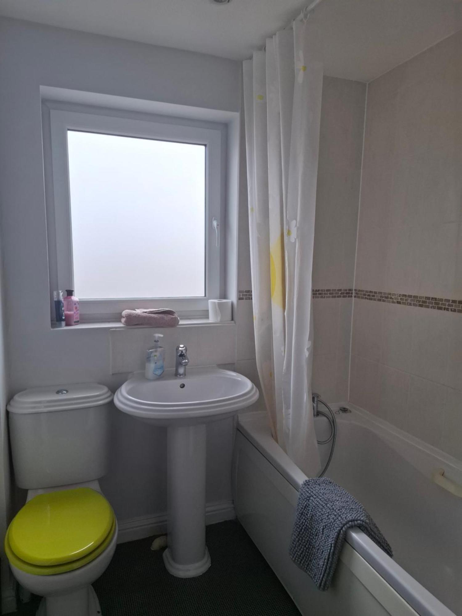 Driftmark Beachfront Location Aberavon Beach Sea Views Large Driveway Parking Private Site Fibre Optic Wi Fi 塔尔伯特港 外观 照片